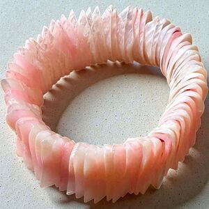 Handmade Elegant Pink Shell Stretch Bracelet